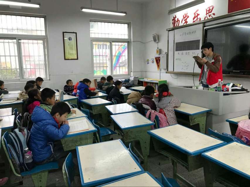 D:/Personal/Desktop/“生工人”赴荣边小学开展支教送暖活动/null-7a531cb84aea4297.jpg