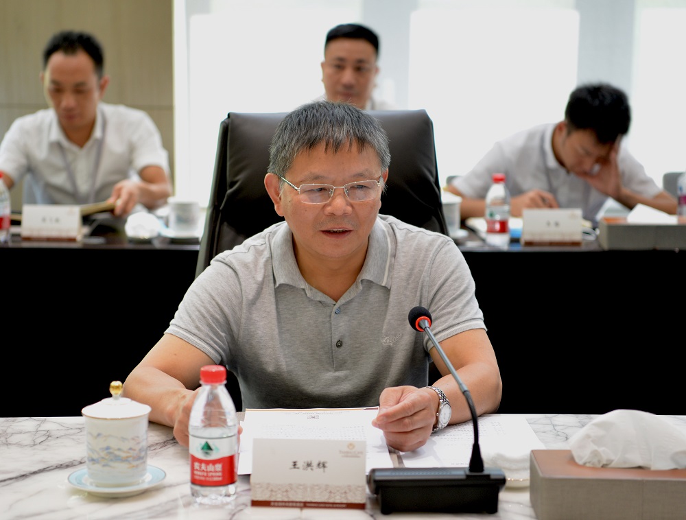 王洪辉书记一行赴郎酒股份公司走访看望校友3.jpg