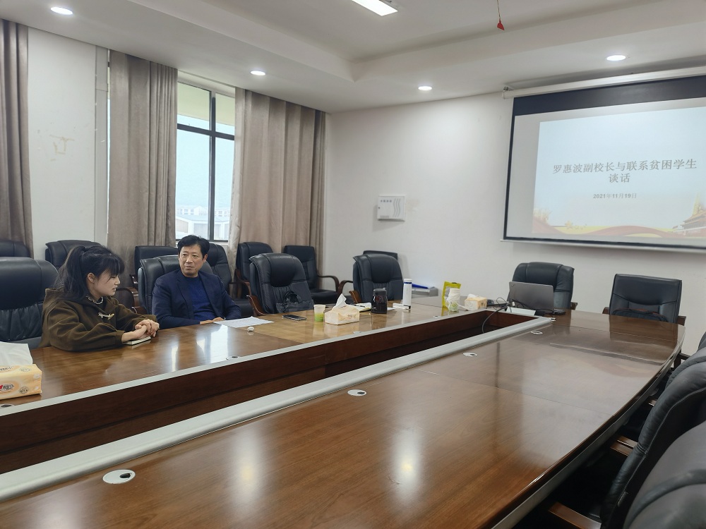 副校长罗惠波深入生物工程学院学生第三支部讲专题党课2.jpg