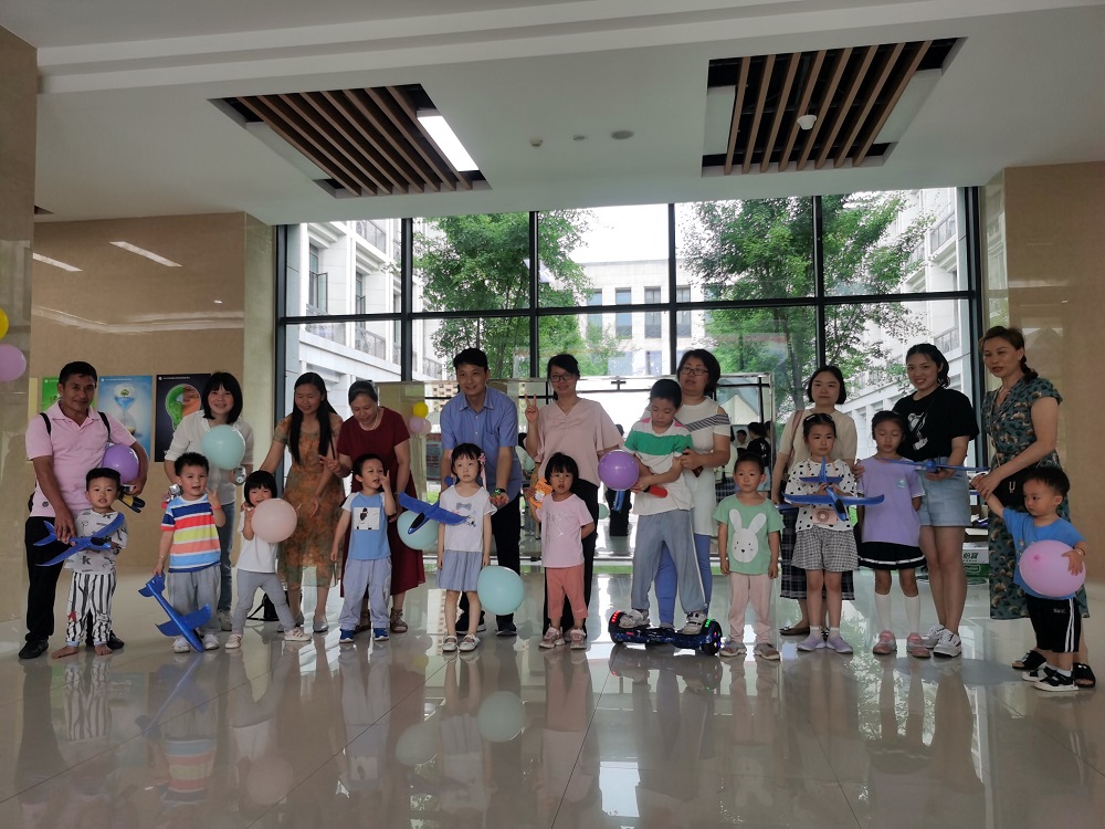 生物工程学院分工会举行“爱润童心 快乐六一”亲子活动1.jpg