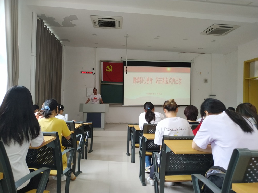 生物工程学院举行新党员入党宣誓仪式3.jpg