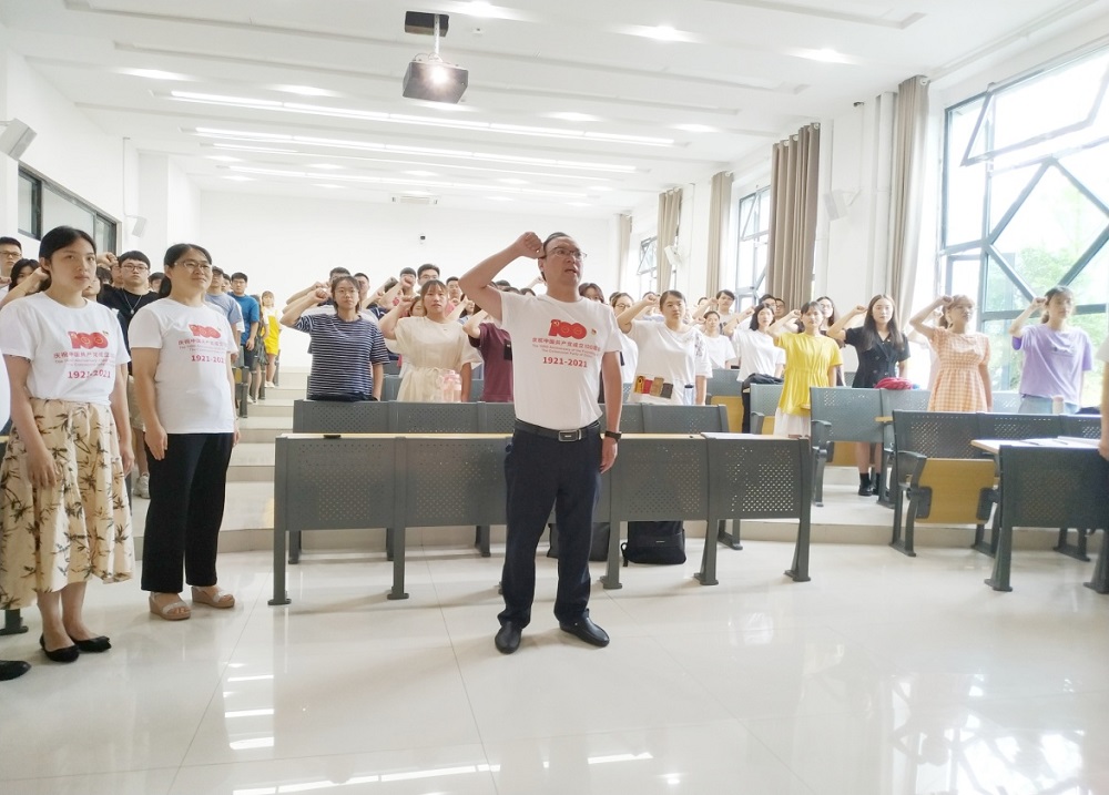 生物工程学院举行新党员入党宣誓仪式2.jpg