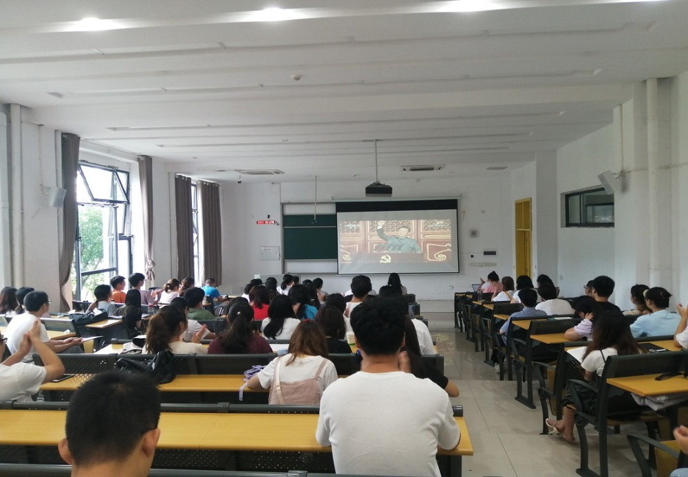 生物工程学院党委组织师生集中观看习近平总书记“七一”重要讲话.jpg
