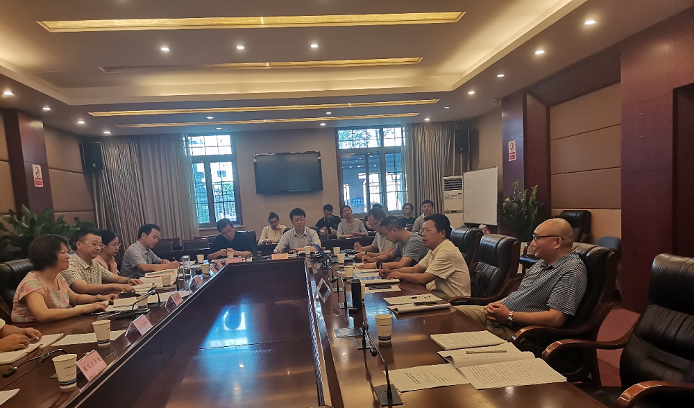 高小林副校长率队到省经信厅汇报合作课题研究进展.png