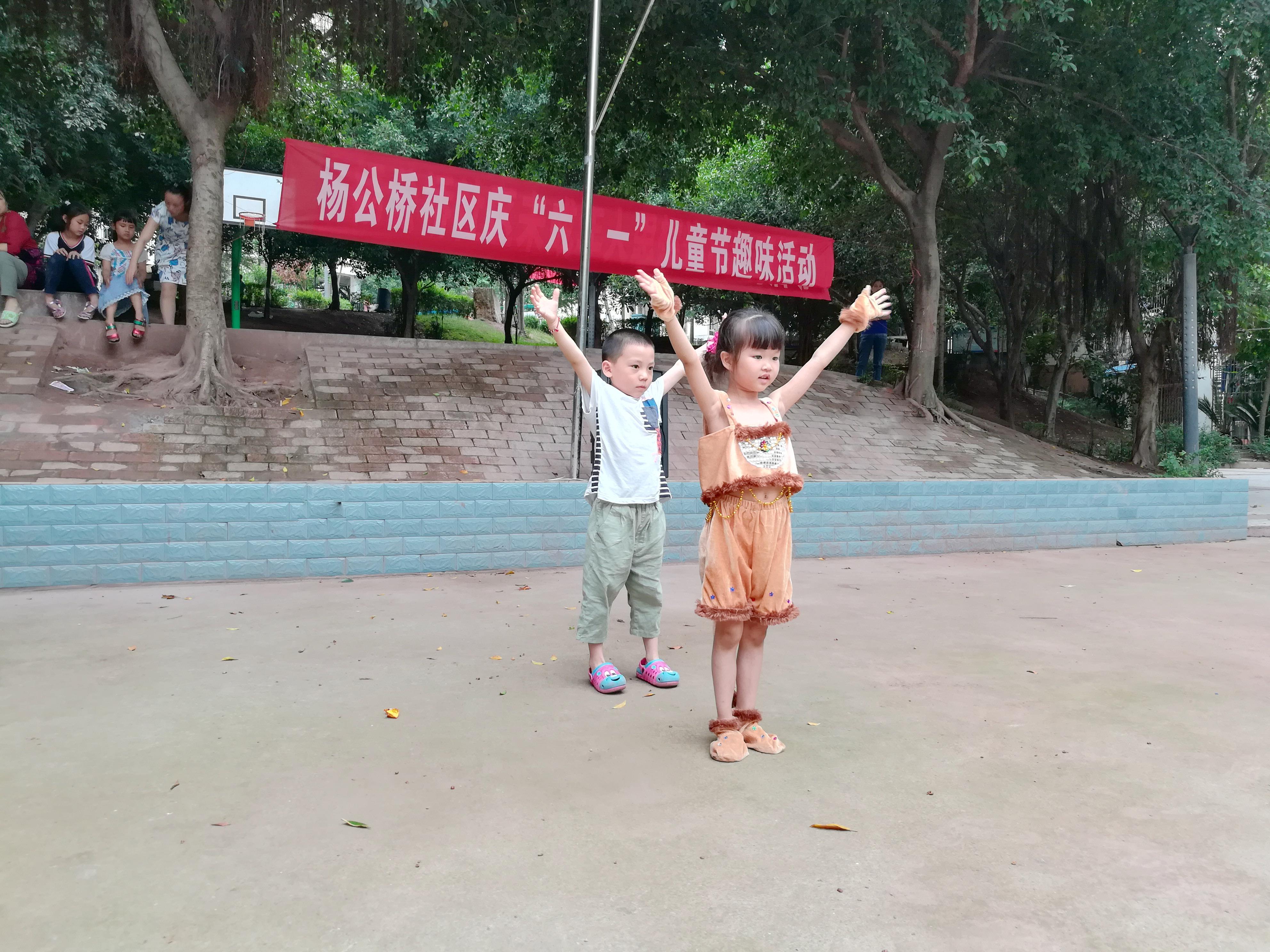 大学生周末村官在杨公桥社区开展“欢度六一”活动3.jpg